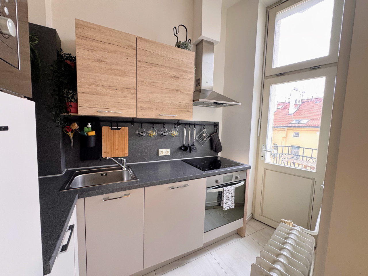 Veselé a příjemné místečko s balkonem