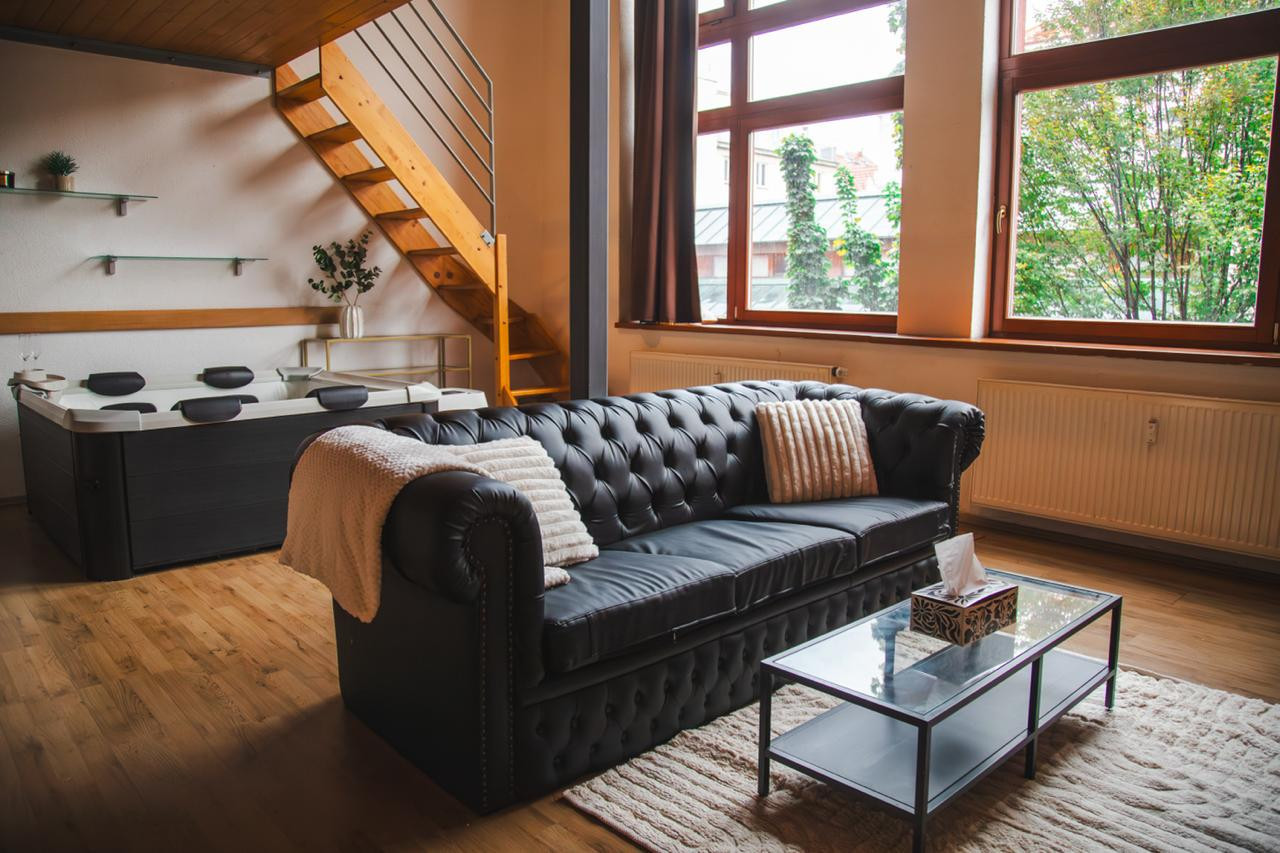 Diskrétní velký APARTMÁN v Praze 8 Palmovka, KLIMATIZACE!