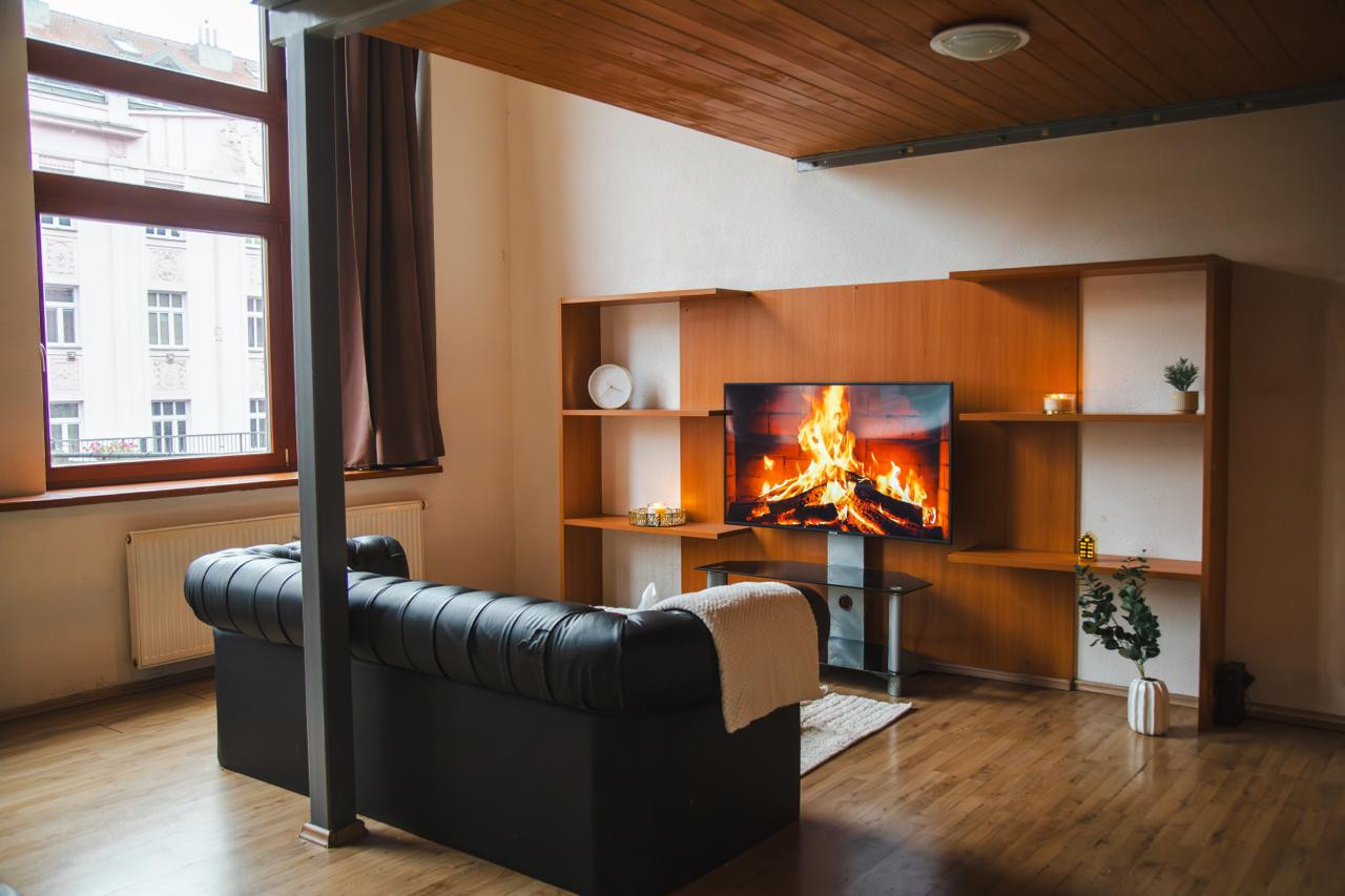 Diskrétní velký APARTMÁN v Praze 8 Palmovka, KLIMATIZACE!