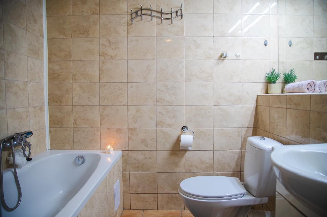 Diskrétní velký APARTMÁN v Praze 8 Palmovka, KLIMATIZACE!